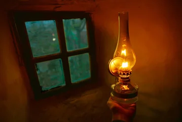 Rüya Aleminde Gaz Lambasının Aydınlık Mesajı: Mutluluk ve Şifanın İşaretleri
