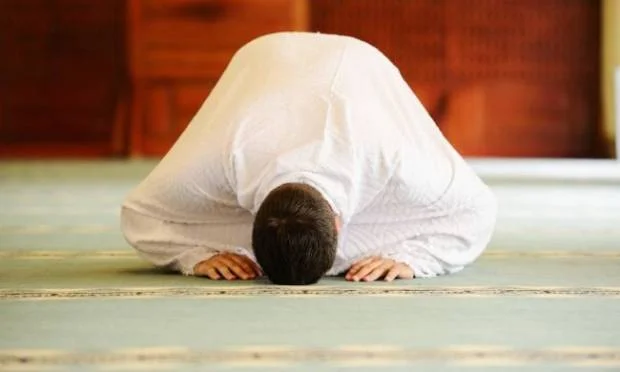 Bilinçaltının Sinyalleri: Rüyada Namaz Kılamamanın Psikolojik ve Manevi Boyutları
