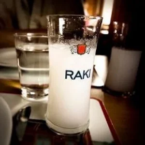 Rüyaların Gizemli Dili: Rakı Sembolizmi Ne Anlatıyor?
